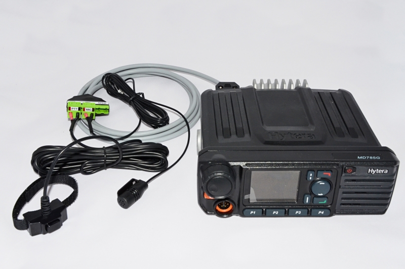 Handsfree sada pre digitálne vozidlové rádiostanice